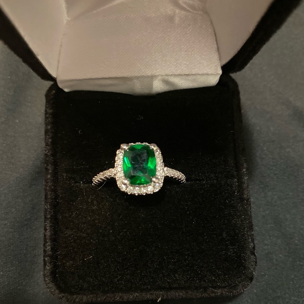925 Ring With Simulated Emerald - image 1